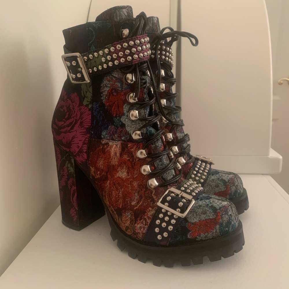 Lilith Boots - Floral Never Before Worn New in Box :)